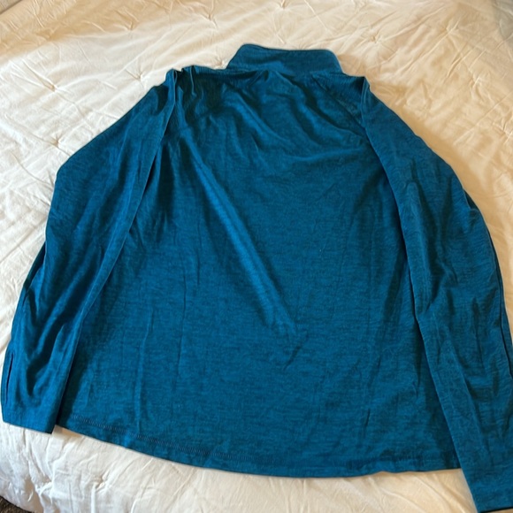 Old Navy Active Go-Dry Long Sleeve Half Zip Pullover - Picture 4 of 4